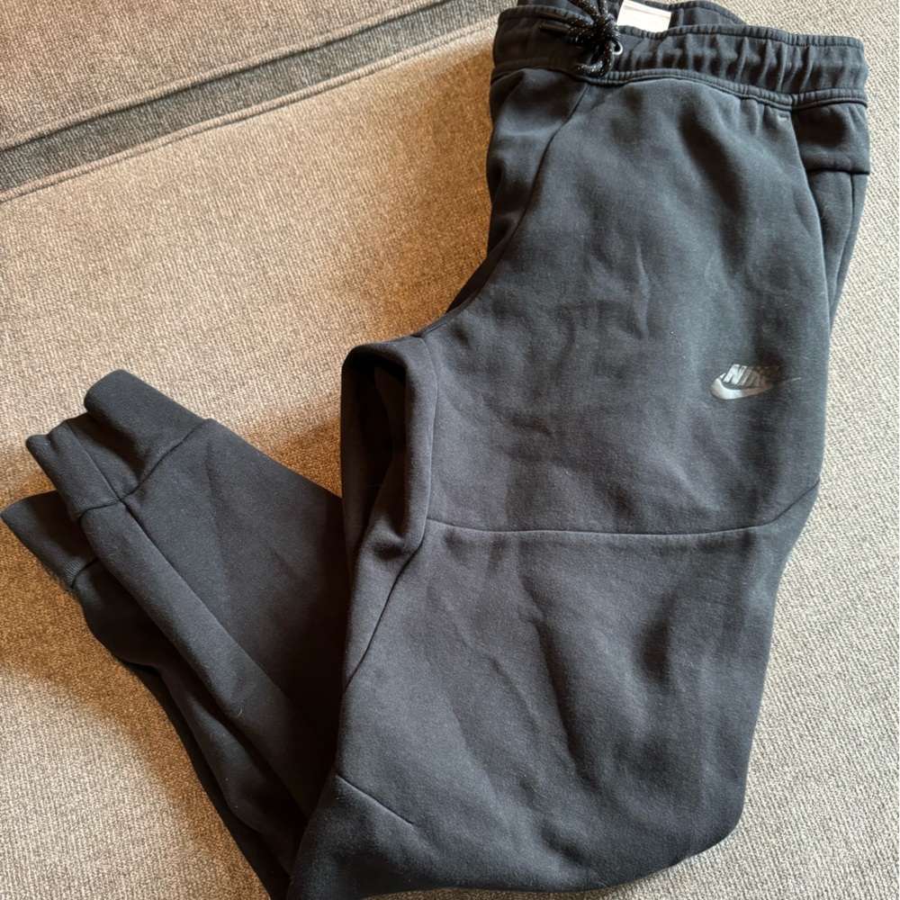 Nike Men’s Tech Fleece Pants Size Small